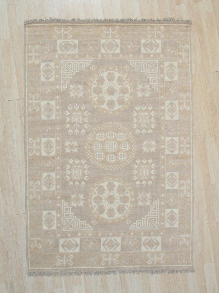 Hand knotted area rugs